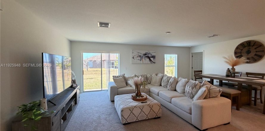 Villa ou maison à Cape Coral, Floride 4 chambres № 2034596