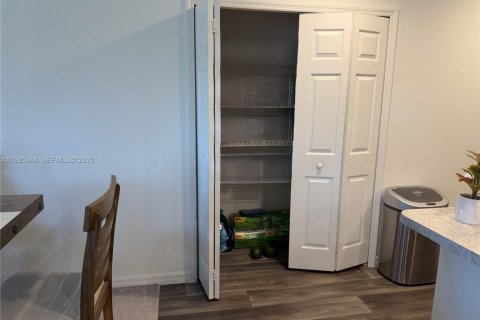 Villa ou maison à vendre à Cape Coral, Floride: 4 chambres № 2034596 - photo 17