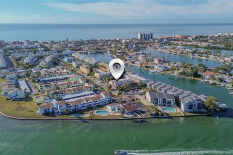 Condo in Indian Rocks Beach, Florida, 2 bedrooms № 2149499