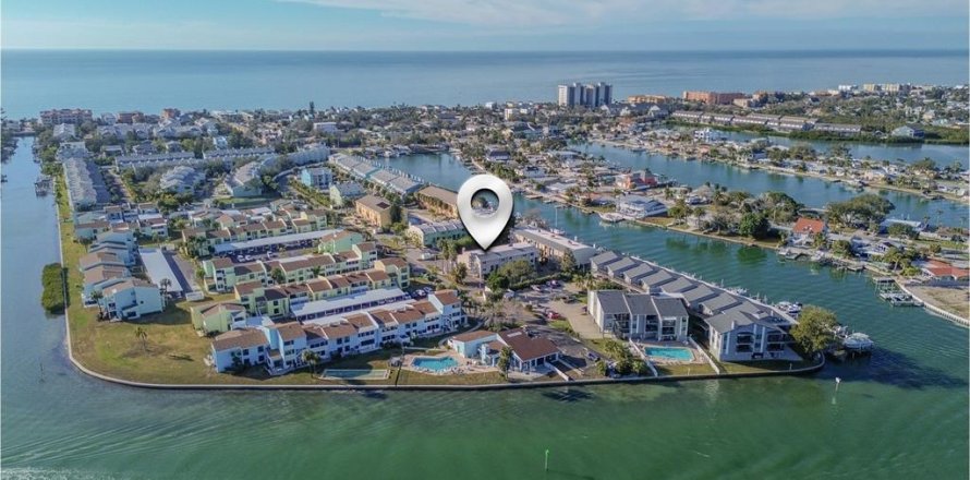 Condominio en Indian Rocks Beach, Florida, 2 dormitorios № 2149499