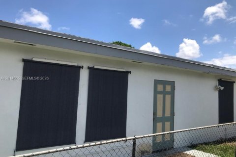 House in Fort Lauderdale, Florida 1 bedroom, 99.5 sq.m. № 2076289 - photo 13