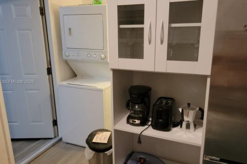House in Fort Lauderdale, Florida 1 bedroom, 99.5 sq.m. № 2076289 - photo 6
