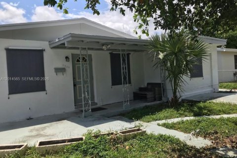 House in Fort Lauderdale, Florida 1 bedroom, 99.5 sq.m. № 2076289 - photo 16