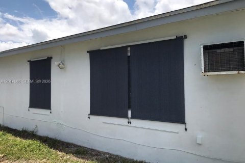 House in Fort Lauderdale, Florida 1 bedroom, 99.5 sq.m. № 2076289 - photo 15