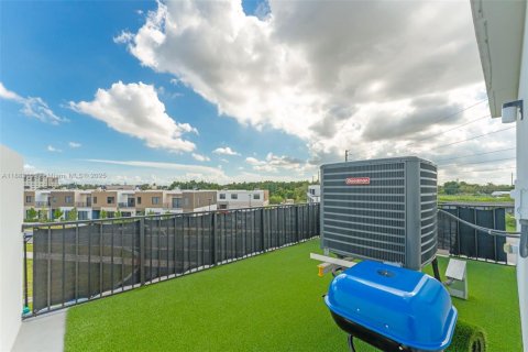 Снять в аренду таунхаус в Хомстед, Флорида 4 спальни, 129.88м2, № 1932417 - фото 24