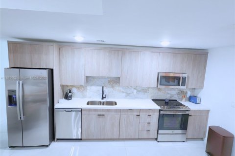 Снять в аренду таунхаус в Хомстед, Флорида 4 спальни, 129.88м2, № 1932417 - фото 4