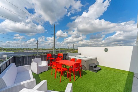 Снять в аренду таунхаус в Хомстед, Флорида 4 спальни, 129.88м2, № 1932417 - фото 22