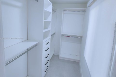 Снять в аренду таунхаус в Хомстед, Флорида 4 спальни, 129.88м2, № 1932417 - фото 8