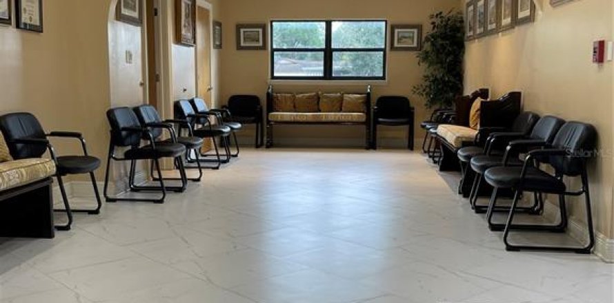 Propiedad comercial en Plant City, Florida 320.51 m2 № 1257242