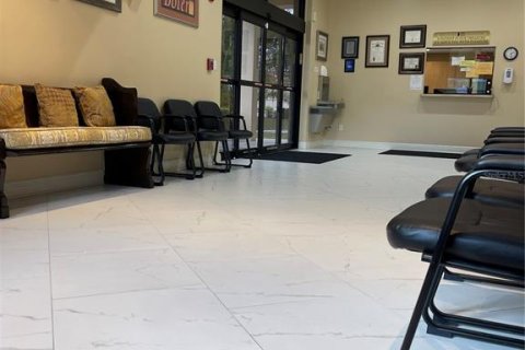 Propiedad comercial en alquiler en Plant City, Florida, 320.51 m2 № 1257242 - foto 2