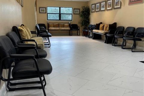 Propiedad comercial en alquiler en Plant City, Florida, 320.51 m2 № 1257242 - foto 3