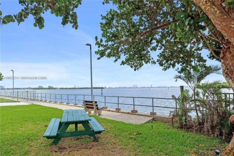 Купить кондоминиум в Майами, Флорида 53.88м2, № 1993374 - фото 11