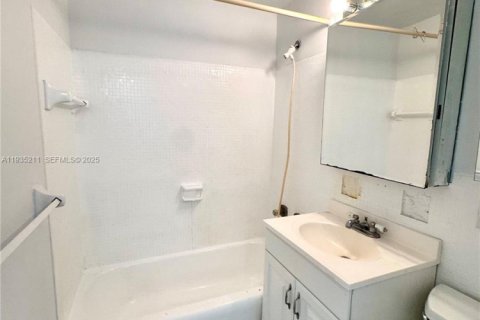 Купить кондоминиум в Майами, Флорида 53.88м2, № 1993374 - фото 5