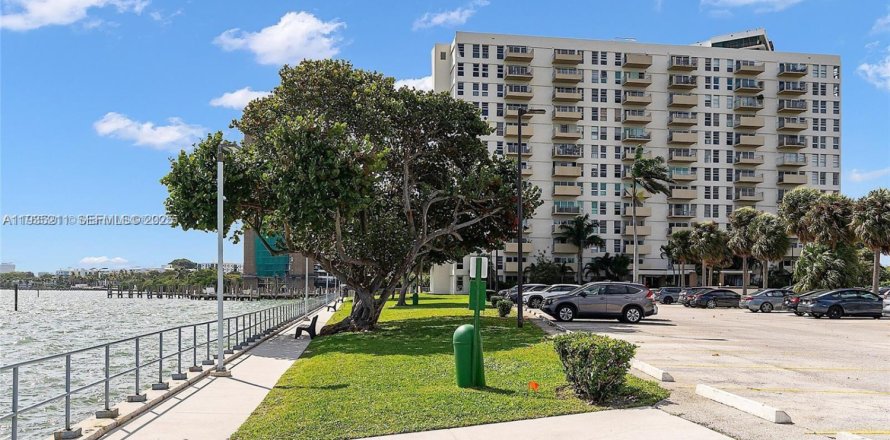 Студия в кондо в Майами, Флорида № 1993374