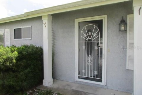 House in North Port, Florida 2 bedrooms, 82.5 sq.m. № 1909040 - photo 3