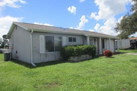 House in North Port, Florida 2 bedrooms, 82.5 sq.m. № 1909040 - photo 1
