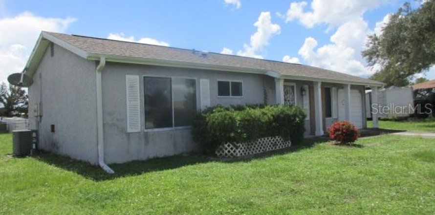 House in North Port, Florida 2 bedrooms, 82.5 sq.m. № 1909040