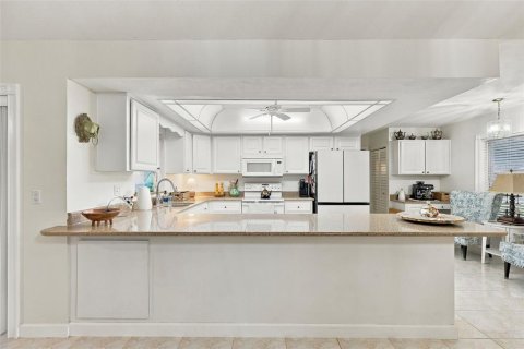 Купить виллу или дом в Эджуотер, Флорида 7 комнат, 140.75м2, № 2413897 - фото 12