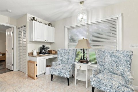 Купить виллу или дом в Эджуотер, Флорида 7 комнат, 140.75м2, № 2413897 - фото 13