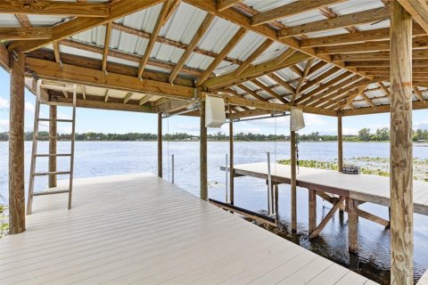 House in Lutz, Florida 4 bedrooms, 214.33 sq.m. № 2344788 - photo 4