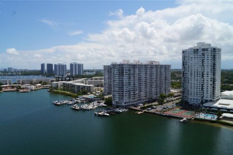 Condominio en venta en Aventura, Florida, 2 dormitorios, 157.28 m2 № 1745883 - foto 20