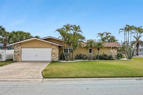 House in Saint Pete Beach, Florida 3 bedrooms, 169.73 sq.m. № 1545346 - photo 4