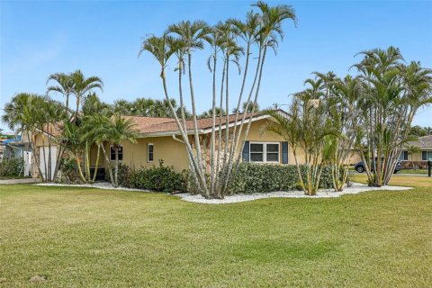 House in Saint Pete Beach, Florida 3 bedrooms, 169.73 sq.m. № 1545346 - photo 2