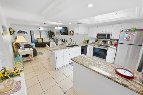 Condo in Hudson, Florida, 2 bedrooms  № 2396327 - photo 7
