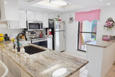 Condo in Hudson, Florida, 2 bedrooms  № 2396327 - photo 8