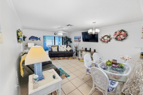 Condo in Hudson, Florida, 2 bedrooms  № 2396327 - photo 14