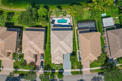 House in Miramar, Florida 5 bedrooms, 313.08 sq.m. № 1877643 - photo 13
