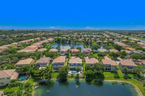 House in Miramar, Florida 5 bedrooms, 313.08 sq.m. № 1877643 - photo 10