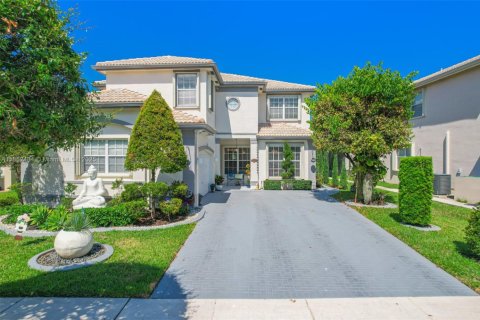 House in Miramar, Florida 5 bedrooms, 313.08 sq.m. № 1877643 - photo 1