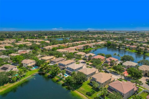 House in Miramar, Florida 5 bedrooms, 313.08 sq.m. № 1877643 - photo 11
