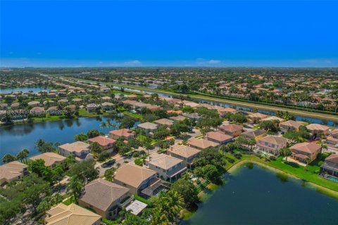House in Miramar, Florida 5 bedrooms, 313.08 sq.m. № 1877643 - photo 12