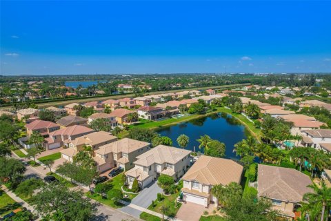 House in Miramar, Florida 5 bedrooms, 313.08 sq.m. № 1877643 - photo 6