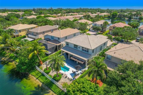 House in Miramar, Florida 5 bedrooms, 313.08 sq.m. № 1877643 - photo 9