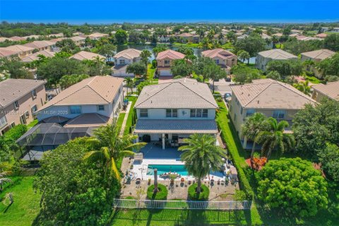 House in Miramar, Florida 5 bedrooms, 313.08 sq.m. № 1877643 - photo 8