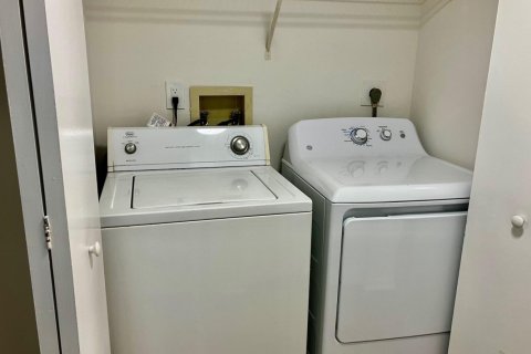 Снять в аренду кондоминиум в Бока-Ратон, Флорида 2 спальни, 90.86м2, № 1151590 - фото 1