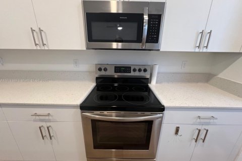 Touwnhouse à vendre à Pembroke Pines, Floride: 3 chambres, 175.4 m2 № 1936257 - photo 10