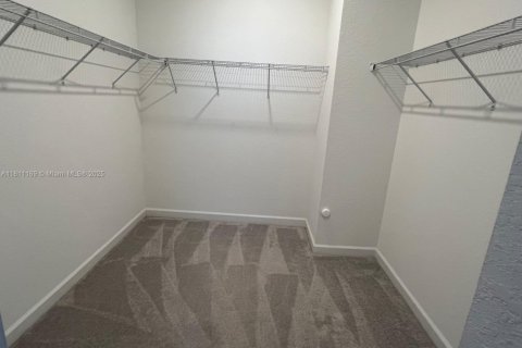 Touwnhouse à vendre à Pembroke Pines, Floride: 3 chambres, 175.4 m2 № 1936257 - photo 17