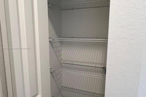 Touwnhouse à vendre à Pembroke Pines, Floride: 3 chambres, 175.4 m2 № 1936257 - photo 24