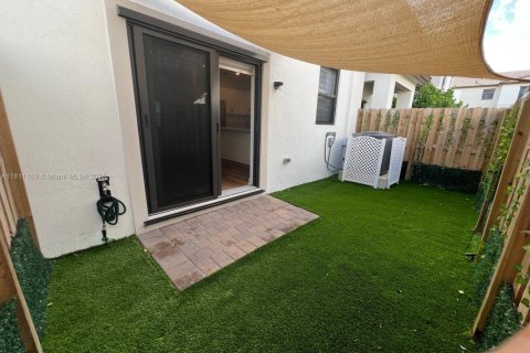 Touwnhouse à vendre à Pembroke Pines, Floride: 3 chambres, 175.4 m2 № 1936257 - photo 13