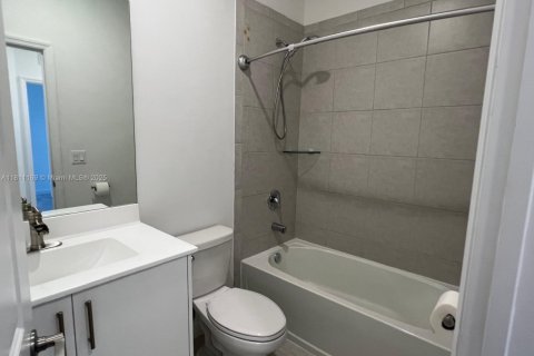 Touwnhouse à vendre à Pembroke Pines, Floride: 3 chambres, 175.4 m2 № 1936257 - photo 25