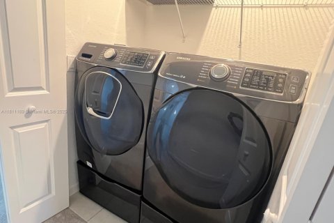 Touwnhouse à vendre à Pembroke Pines, Floride: 3 chambres, 175.4 m2 № 1936257 - photo 19