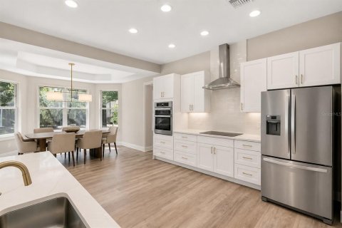 House in Orlando, Florida 4 bedrooms, 292.18 sq.m. № 2096668 - photo 3