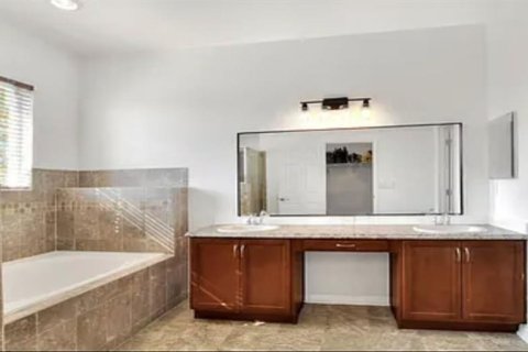 Villa ou maison à vendre à Auburndale, Floride: 4 chambres, 215.53 m2 № 1904346 - photo 4