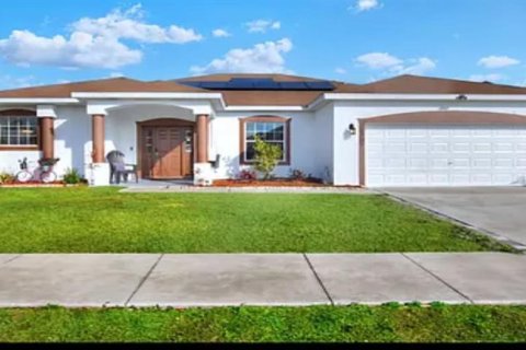 Villa ou maison à vendre à Auburndale, Floride: 4 chambres, 215.53 m2 № 1904346 - photo 1
