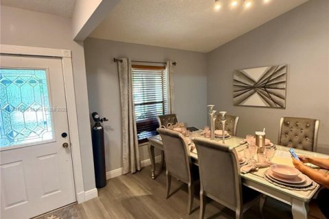 Купить виллу или дом в Дирфилд-Бич, Флорида 3 спальни, 150.41м2, № 1958643 - фото 2