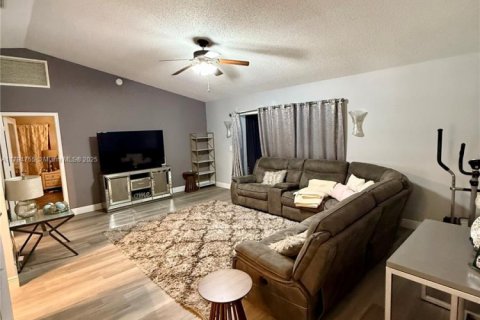 Купить виллу или дом в Дирфилд-Бич, Флорида 3 спальни, 150.41м2, № 1958643 - фото 3